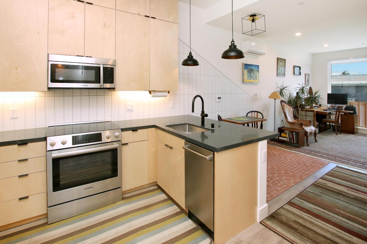 Detail Gallery Image 13 of 47 For 202 Panetta Ave #4,  Santa Cruz,  CA 95060 - 1 Beds | 2/1 Baths