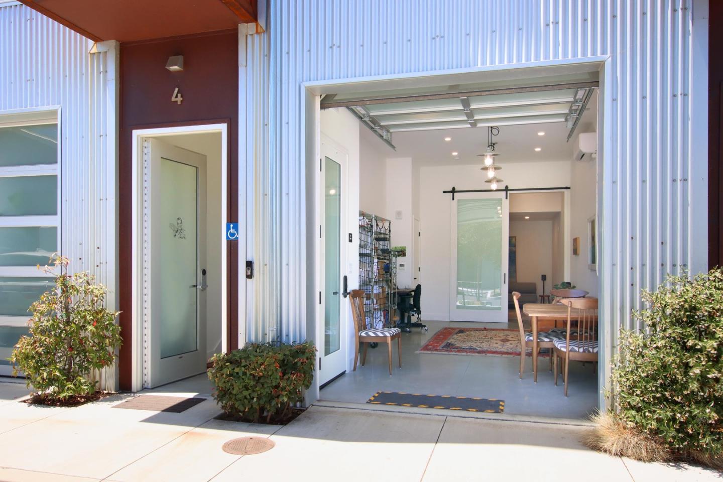 Detail Gallery Image 3 of 47 For 202 Panetta Ave #4,  Santa Cruz,  CA 95060 - 1 Beds | 2/1 Baths
