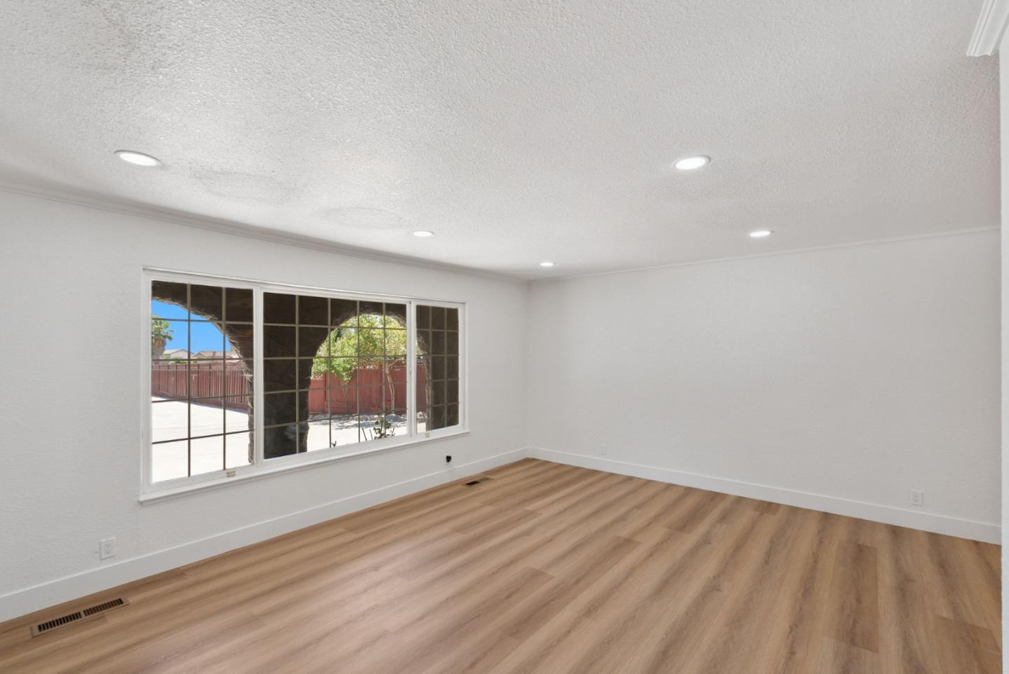Detail Gallery Image 13 of 76 For 3532 Boeger Ln, San Jose,  CA 95148 - 5 Beds | 2/2 Baths