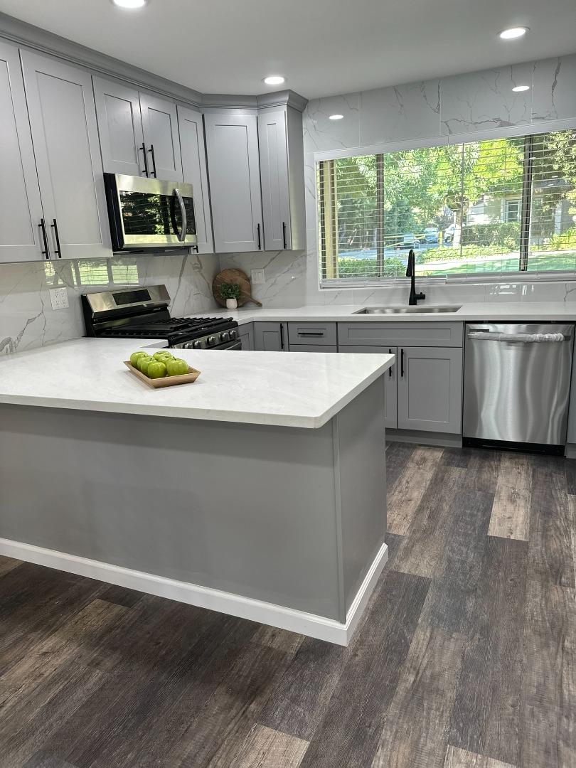 Detail Gallery Image 2 of 26 For 1933 Landess Ave, Milpitas,  CA 95035 - 2 Beds | 1 Baths