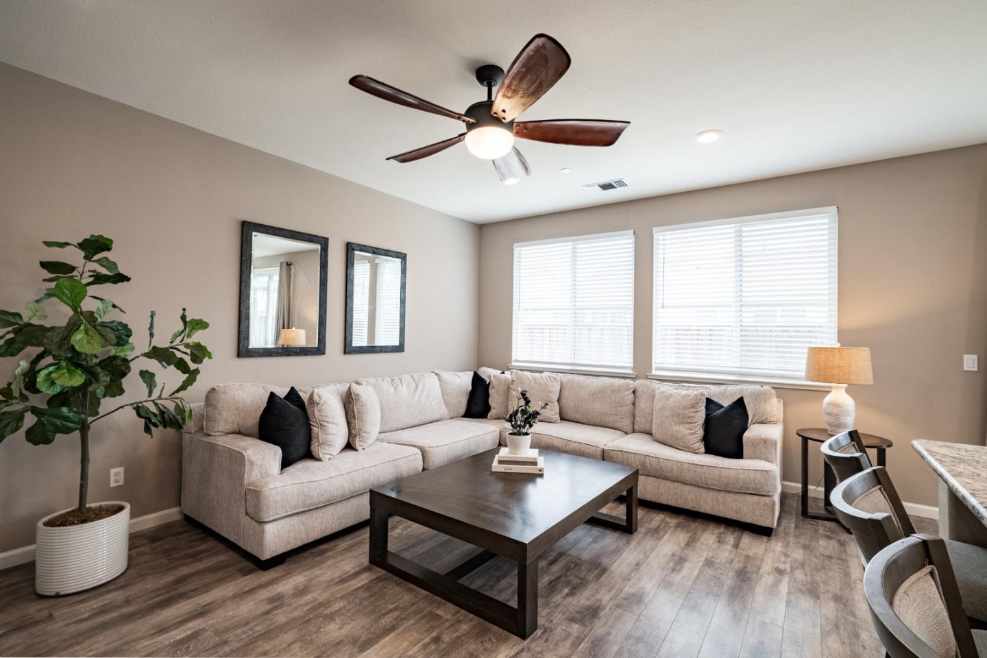 Detail Gallery Image 7 of 11 For 1248 Trask Dr, Hollister,  CA 95023 - 3 Beds | 2 Baths