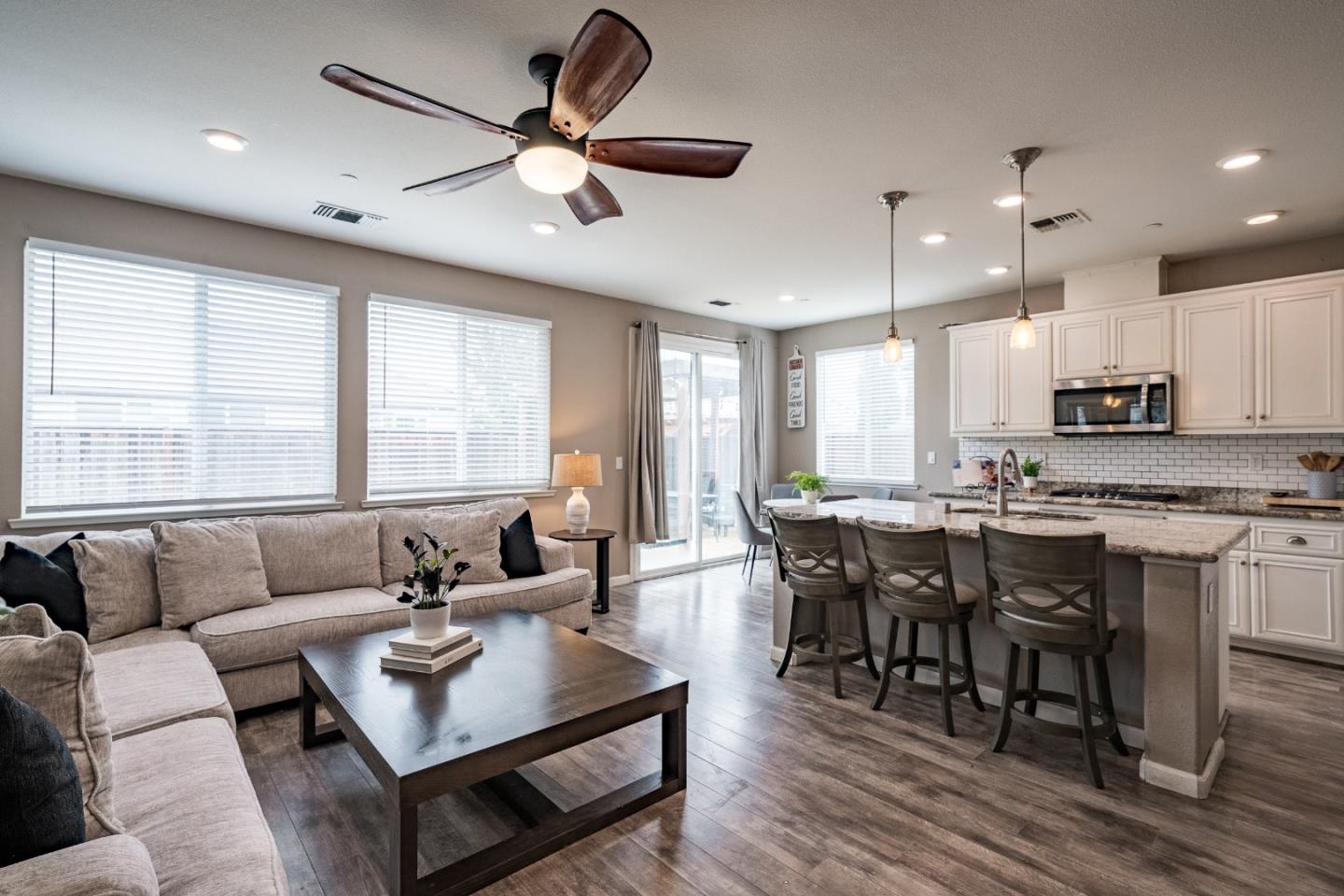 Detail Gallery Image 8 of 11 For 1248 Trask Dr, Hollister,  CA 95023 - 3 Beds | 2 Baths