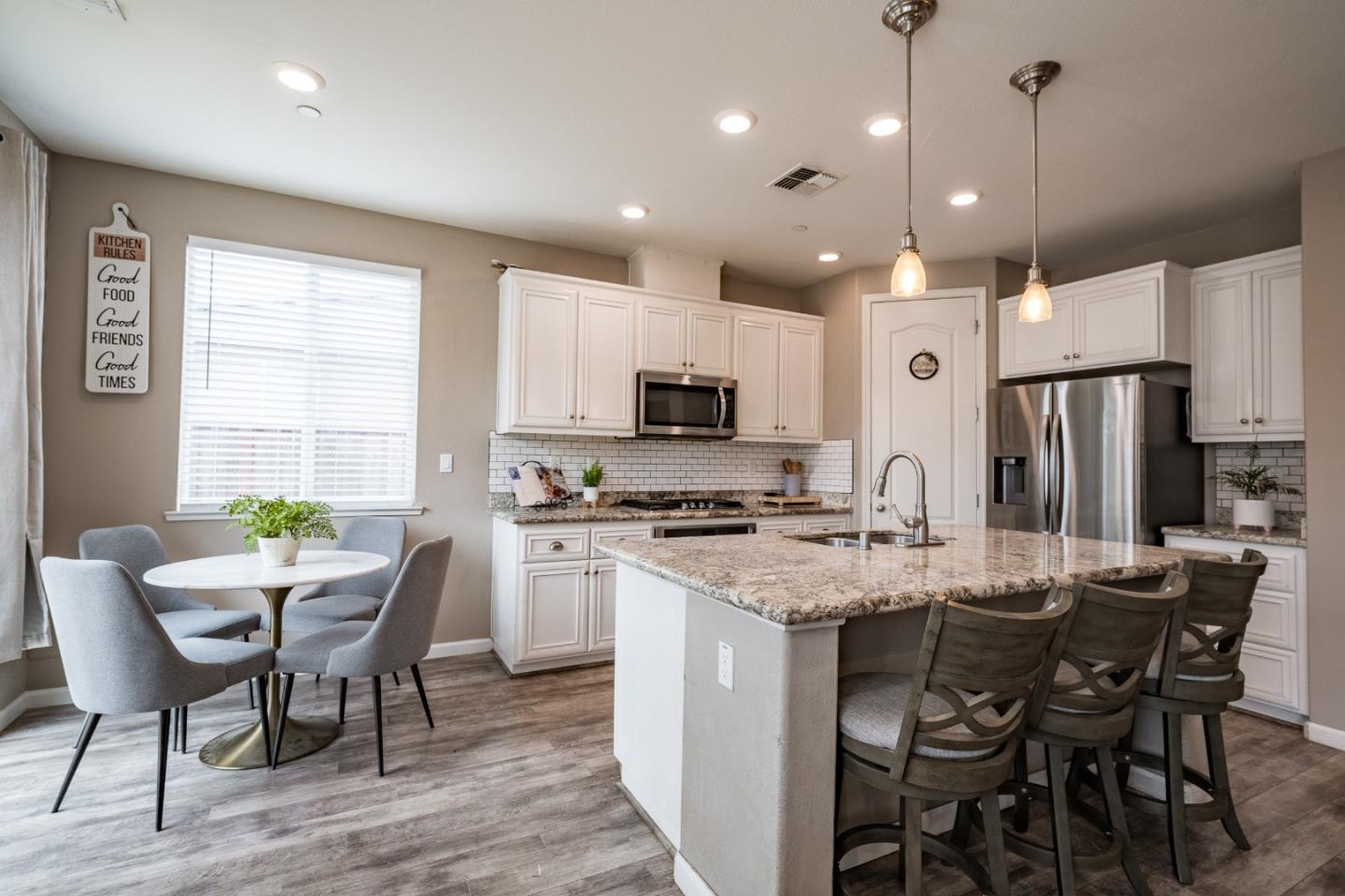 Detail Gallery Image 9 of 11 For 1248 Trask Dr, Hollister,  CA 95023 - 3 Beds | 2 Baths