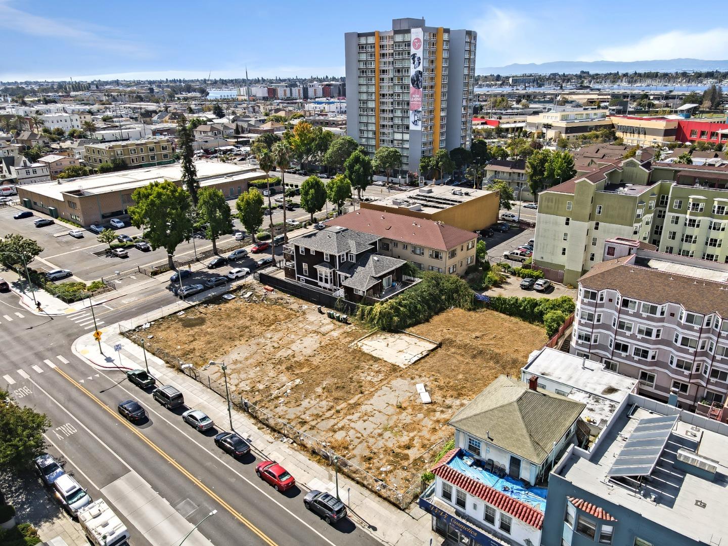 Detail Gallery Image 10 of 11 For 229 International Blvd, Oakland,  CA 94606 - – Beds | – Baths