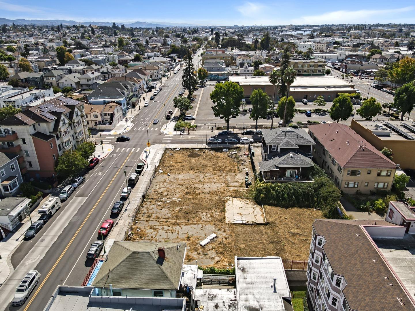 Detail Gallery Image 4 of 11 For 229 International Blvd, Oakland,  CA 94606 - – Beds | – Baths