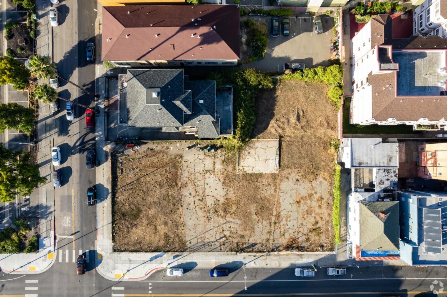 Detail Gallery Image 8 of 11 For 229 International Blvd, Oakland,  CA 94606 - – Beds | – Baths