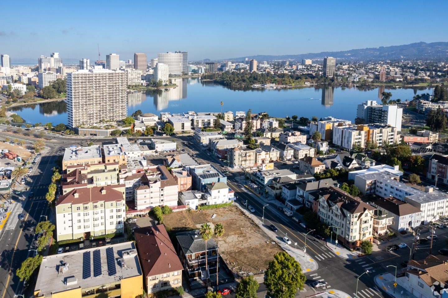 Detail Gallery Image 9 of 11 For 229 International Blvd, Oakland,  CA 94606 - – Beds | – Baths