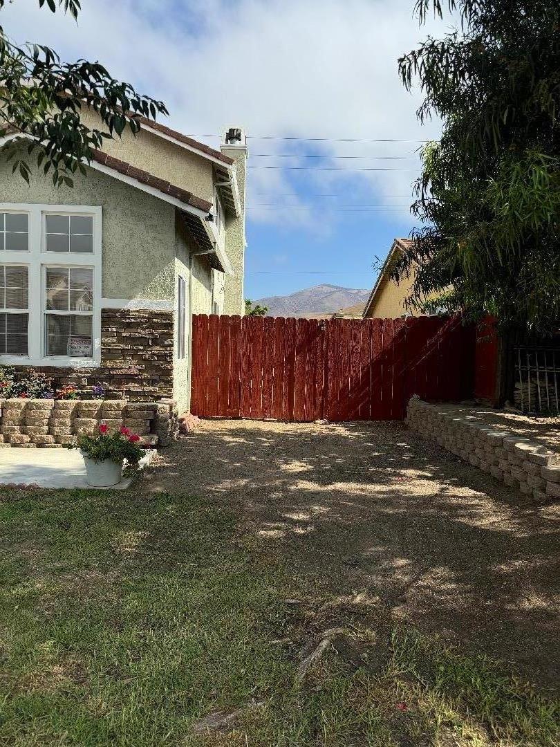 Detail Gallery Image 2 of 38 For 949 Terraza St, Soledad,  CA 93960 - 5 Beds | 3 Baths