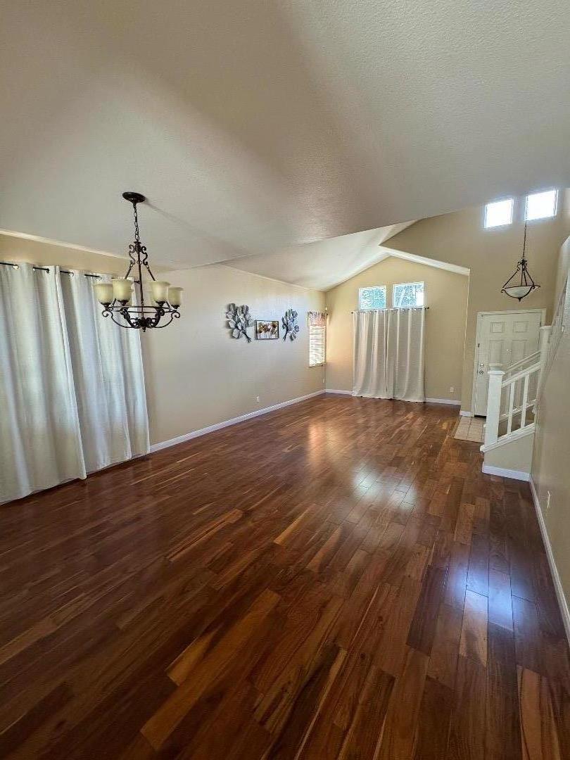 Detail Gallery Image 3 of 38 For 949 Terraza St, Soledad,  CA 93960 - 5 Beds | 3 Baths