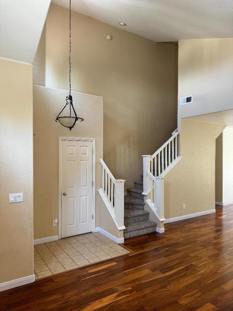 Detail Gallery Image 4 of 38 For 949 Terraza St, Soledad,  CA 93960 - 5 Beds | 3 Baths