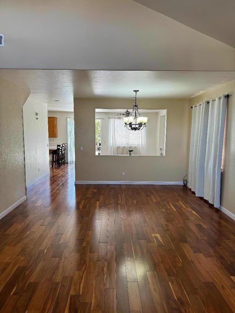 Detail Gallery Image 5 of 38 For 949 Terraza St, Soledad,  CA 93960 - 5 Beds | 3 Baths