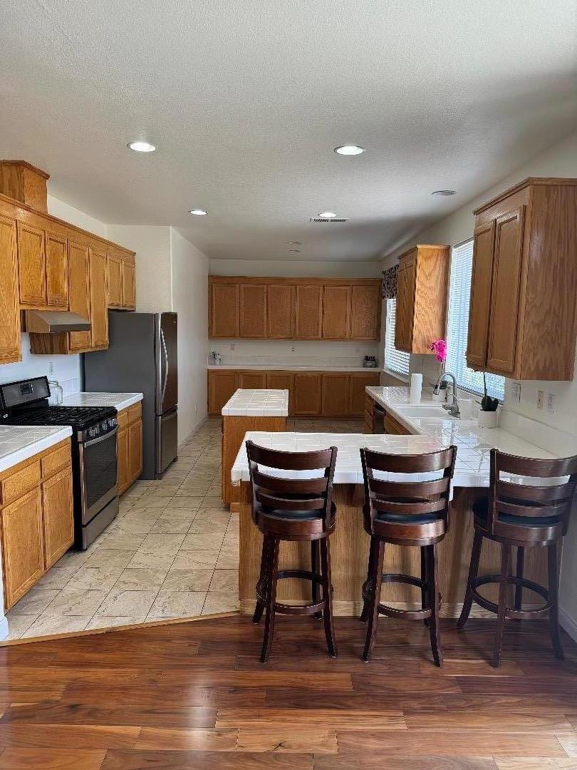 Detail Gallery Image 9 of 38 For 949 Terraza St, Soledad,  CA 93960 - 5 Beds | 3 Baths