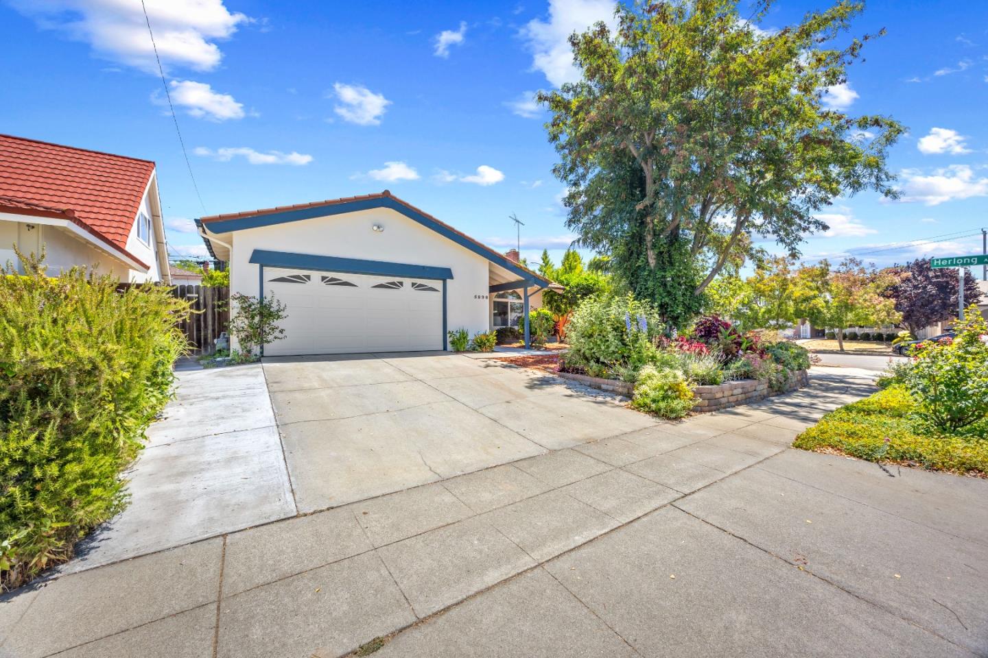 Detail Gallery Image 2 of 48 For 5898 Ettersberg, San Jose,  CA 95123 - 3 Beds | 2 Baths