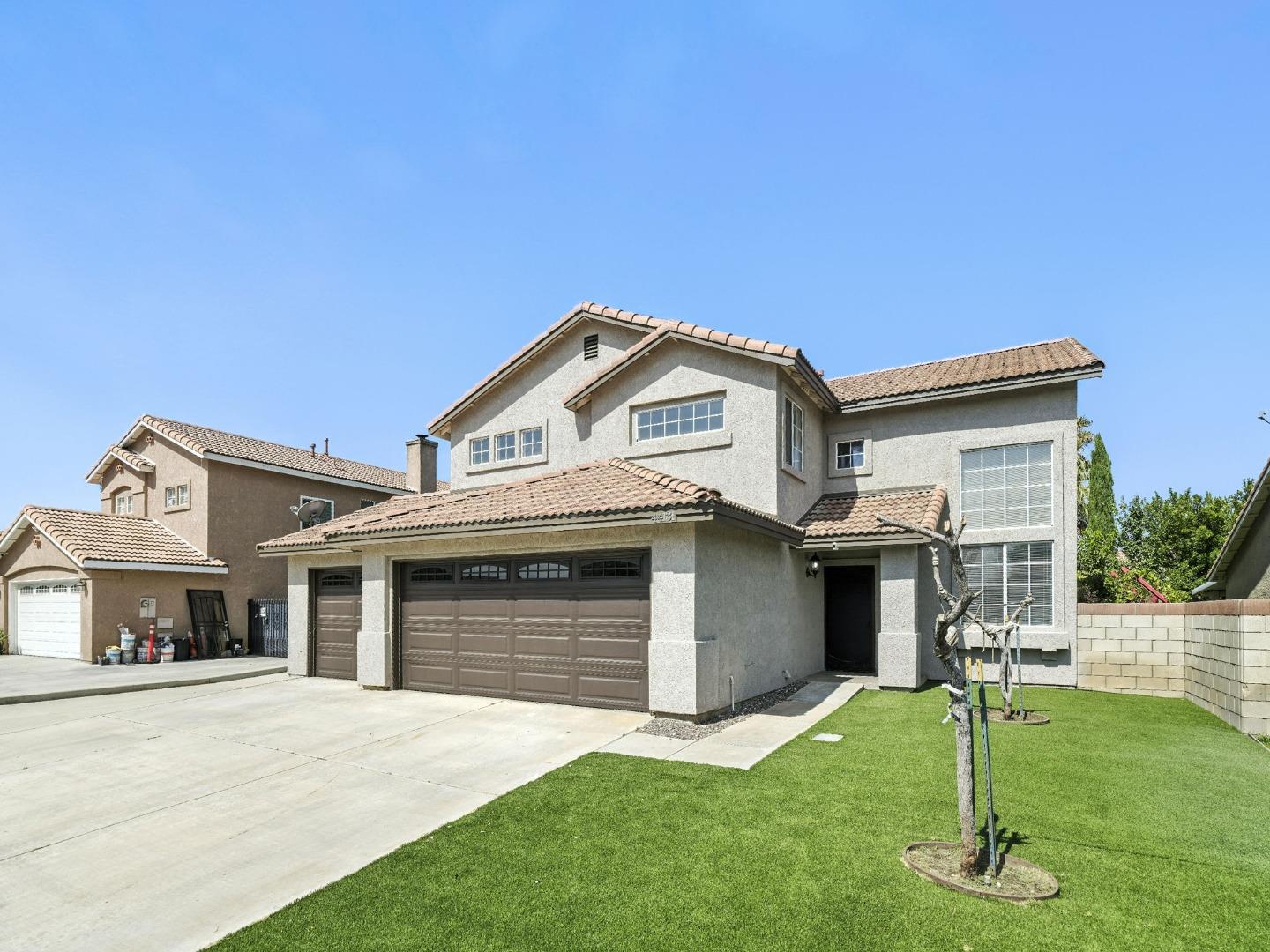 Detail Gallery Image 3 of 32 For 44131 Sunmist Ct, Lancaster,  CA 93535 - 7 Beds | 3 Baths
