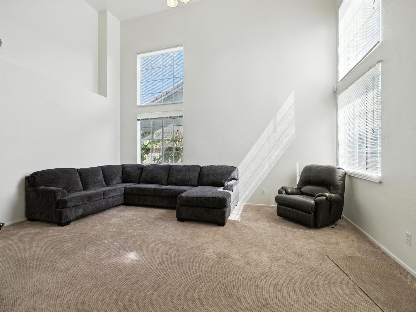 Detail Gallery Image 6 of 32 For 44131 Sunmist Ct, Lancaster,  CA 93535 - 7 Beds | 3 Baths