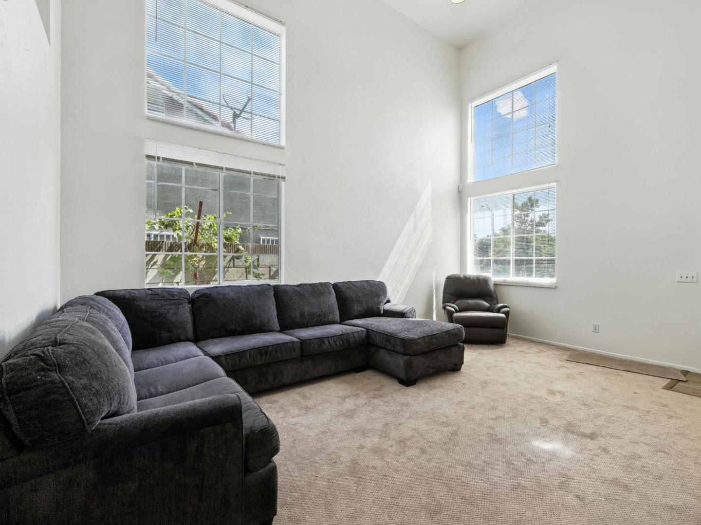 Detail Gallery Image 7 of 32 For 44131 Sunmist Ct, Lancaster,  CA 93535 - 7 Beds | 3 Baths