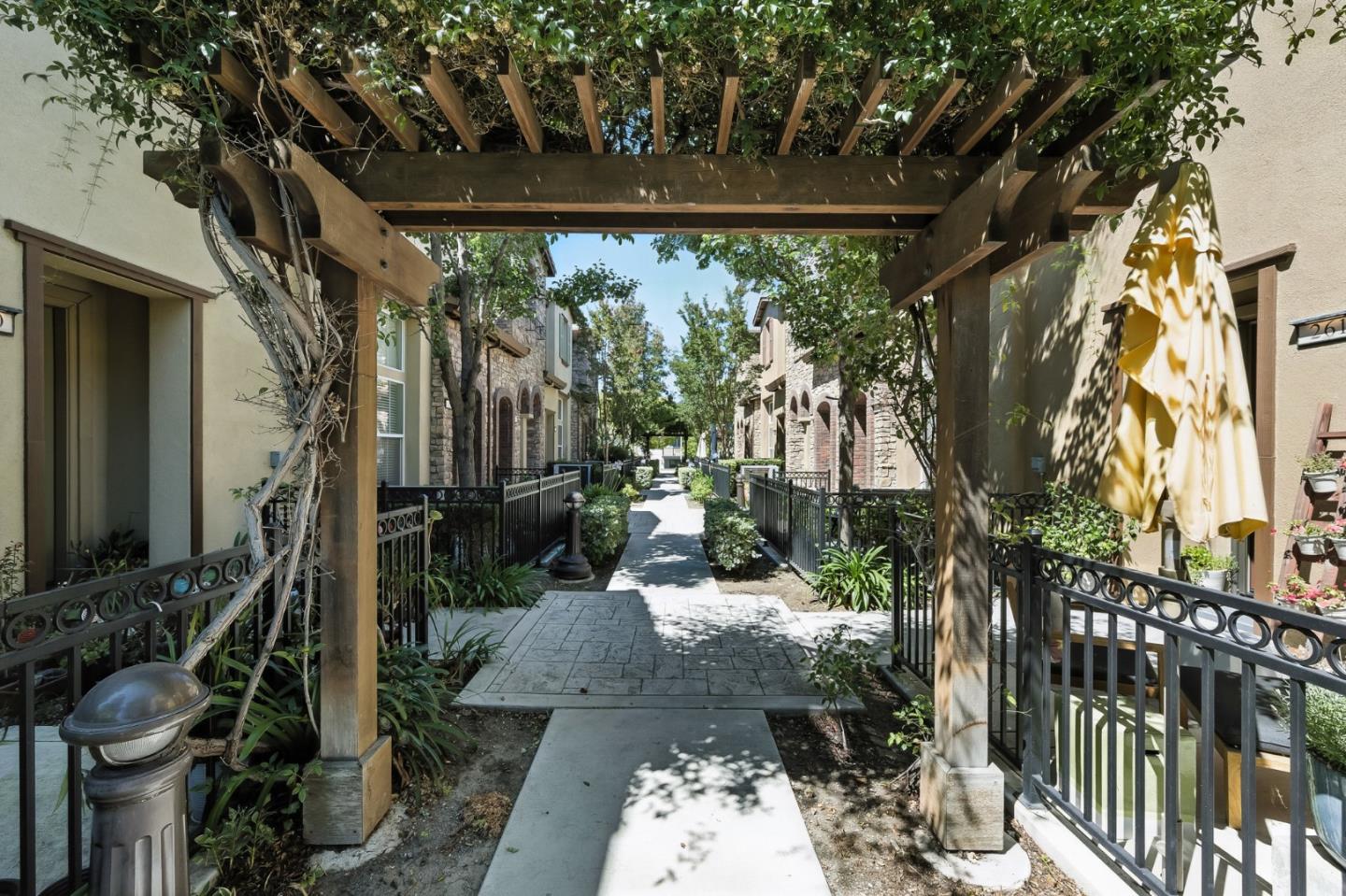 Detail Gallery Image 2 of 40 For 259 Ginko Ter, Sunnyvale,  CA 94086 - 3 Beds | 2/1 Baths
