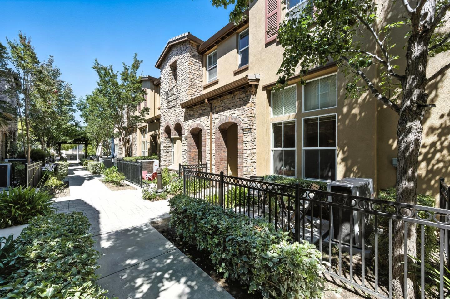 Detail Gallery Image 3 of 40 For 259 Ginko Ter, Sunnyvale,  CA 94086 - 3 Beds | 2/1 Baths