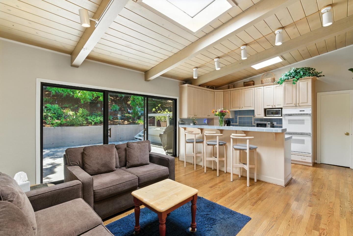 Detail Gallery Image 15 of 57 For 2935 Sherwood Dr, San Carlos,  CA 94070 - 4 Beds | 3/1 Baths