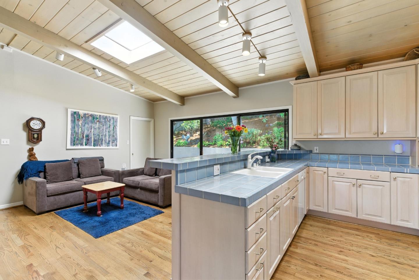 Detail Gallery Image 16 of 57 For 2935 Sherwood Dr, San Carlos,  CA 94070 - 4 Beds | 3/1 Baths
