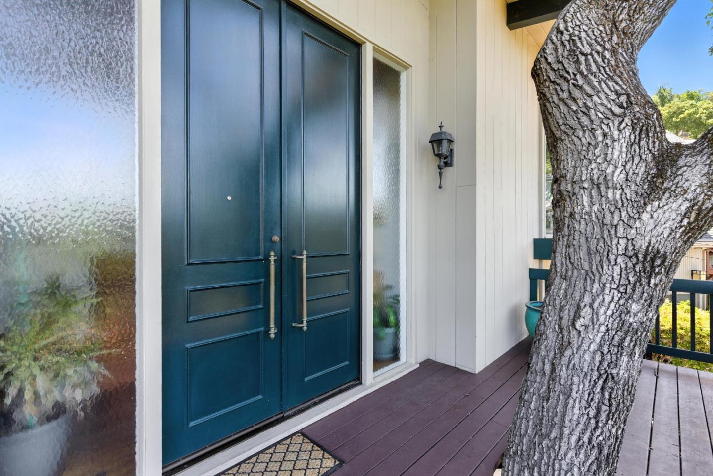 Detail Gallery Image 2 of 57 For 2935 Sherwood Dr, San Carlos,  CA 94070 - 4 Beds | 3/1 Baths