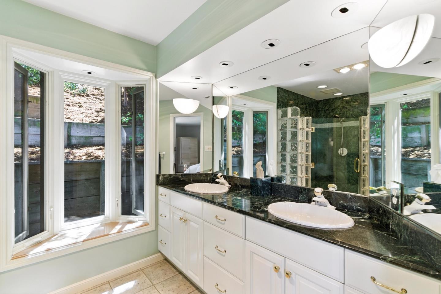 Detail Gallery Image 20 of 57 For 2935 Sherwood Dr, San Carlos,  CA 94070 - 4 Beds | 3/1 Baths