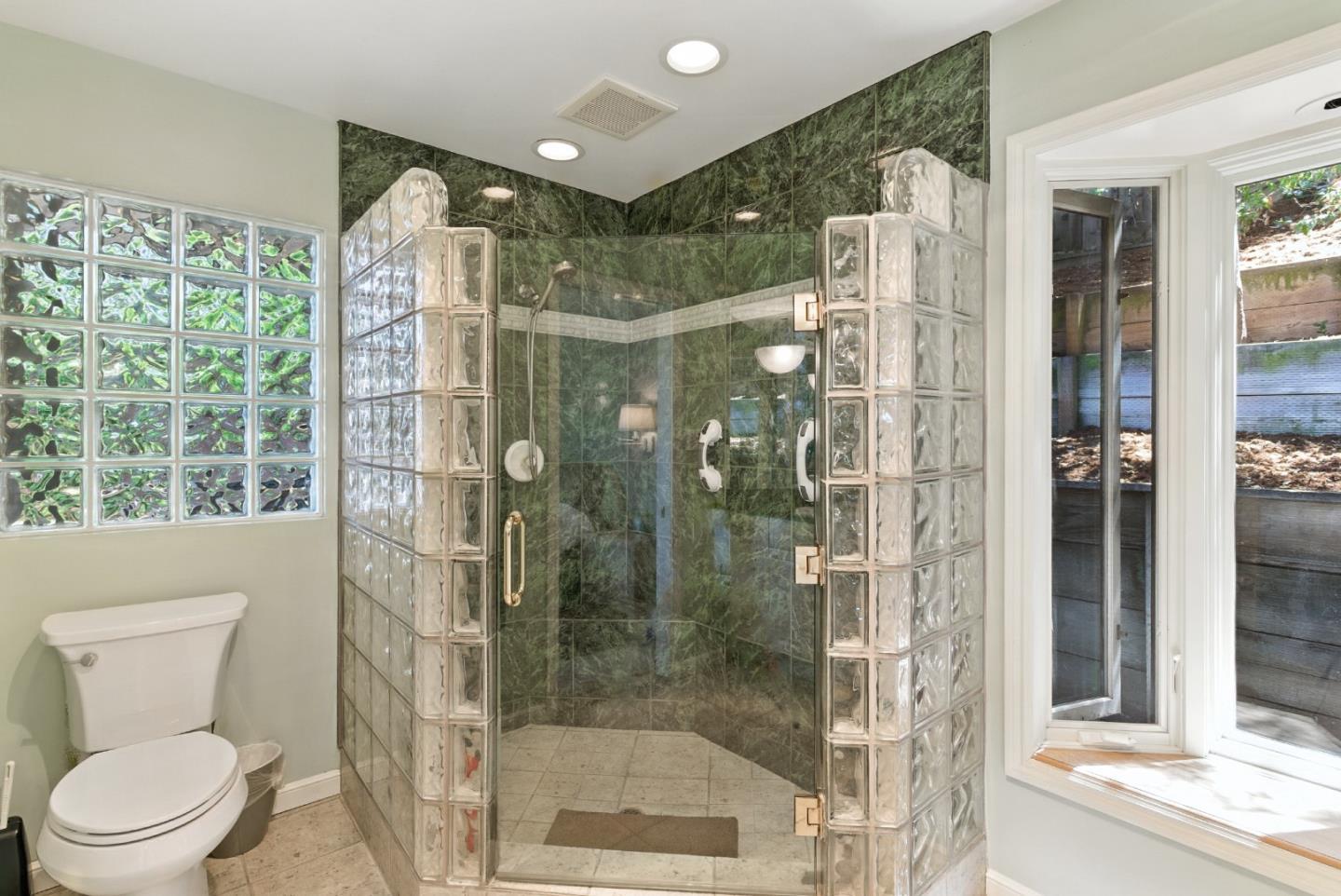 Detail Gallery Image 21 of 57 For 2935 Sherwood Dr, San Carlos,  CA 94070 - 4 Beds | 3/1 Baths