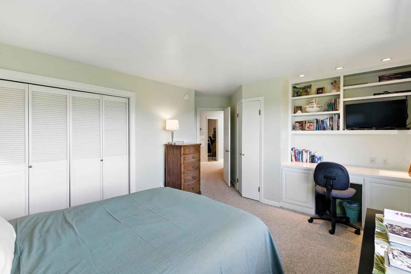 Detail Gallery Image 23 of 57 For 2935 Sherwood Dr, San Carlos,  CA 94070 - 4 Beds | 3/1 Baths
