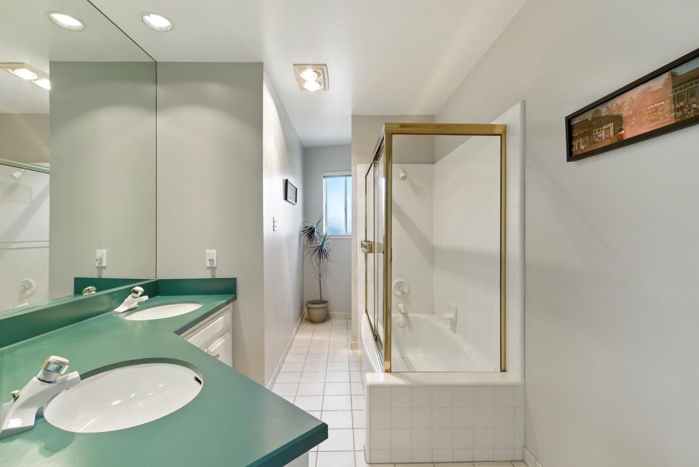 Detail Gallery Image 25 of 57 For 2935 Sherwood Dr, San Carlos,  CA 94070 - 4 Beds | 3/1 Baths
