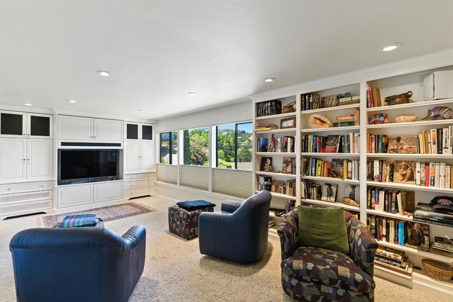 Detail Gallery Image 29 of 57 For 2935 Sherwood Dr, San Carlos,  CA 94070 - 4 Beds | 3/1 Baths