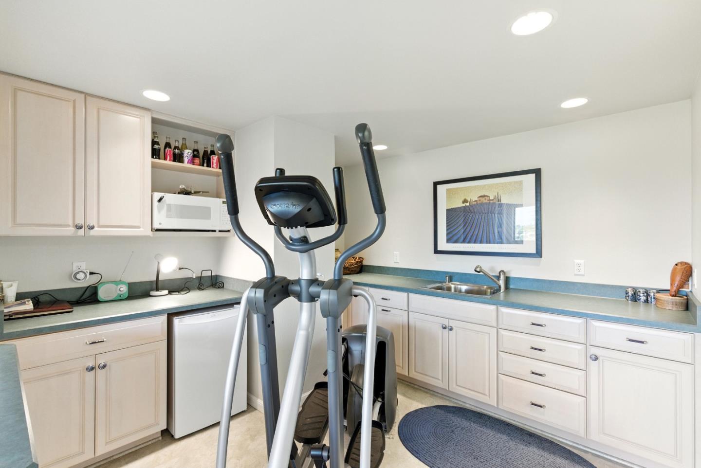 Detail Gallery Image 33 of 57 For 2935 Sherwood Dr, San Carlos,  CA 94070 - 4 Beds | 3/1 Baths