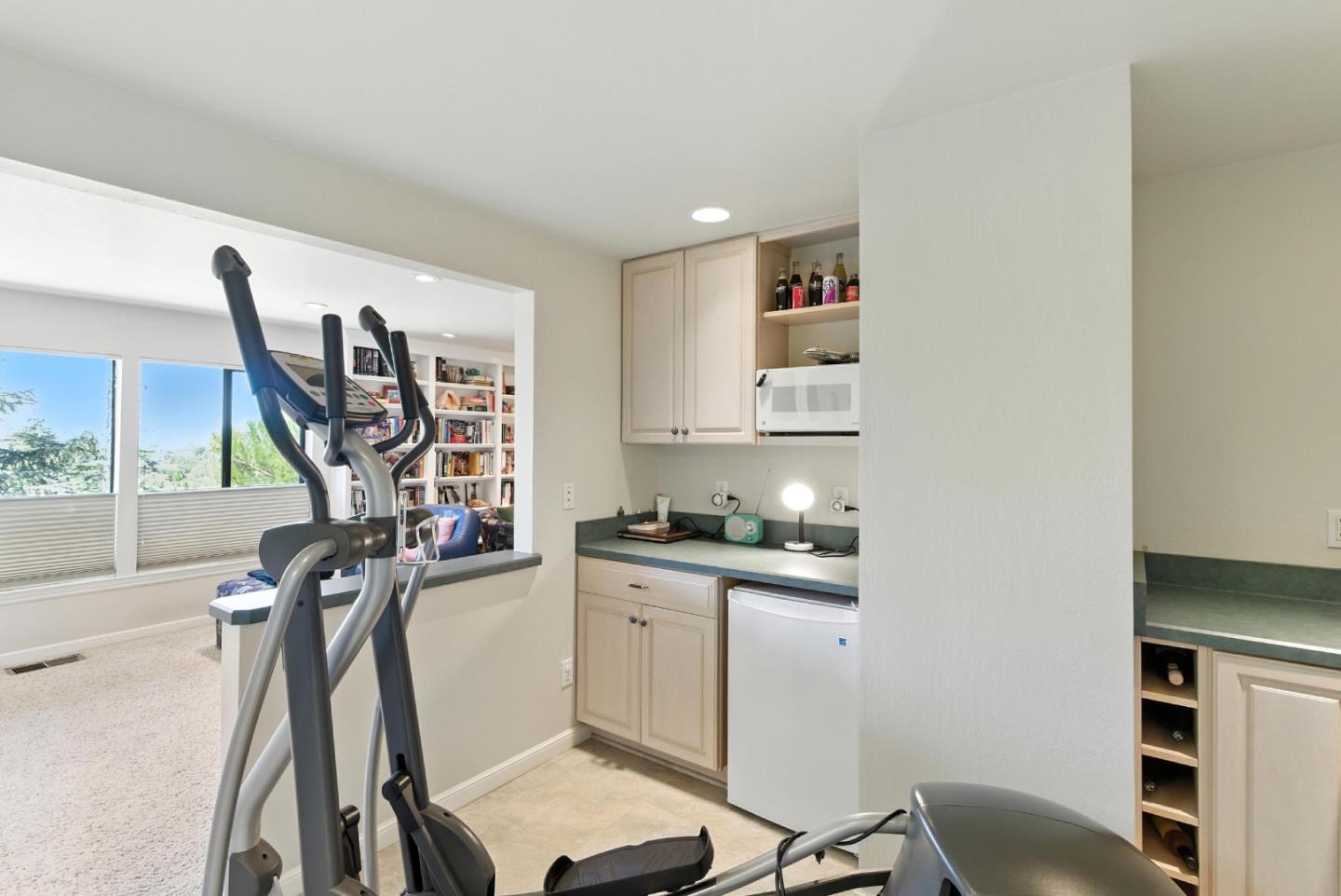Detail Gallery Image 34 of 57 For 2935 Sherwood Dr, San Carlos,  CA 94070 - 4 Beds | 3/1 Baths