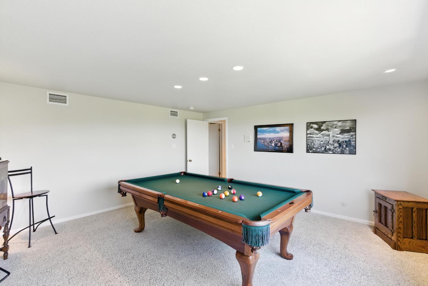 Detail Gallery Image 38 of 57 For 2935 Sherwood Dr, San Carlos,  CA 94070 - 4 Beds | 3/1 Baths