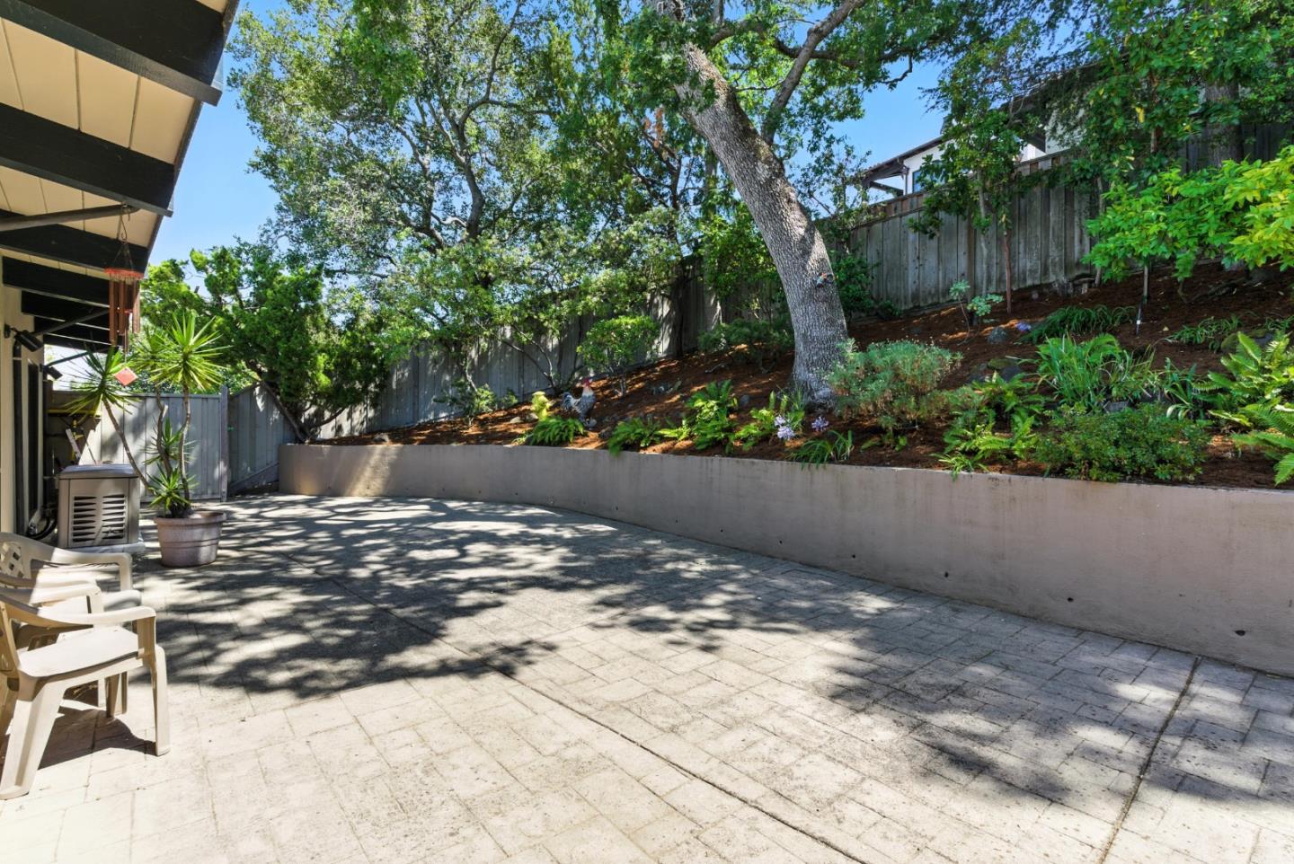 Detail Gallery Image 41 of 57 For 2935 Sherwood Dr, San Carlos,  CA 94070 - 4 Beds | 3/1 Baths