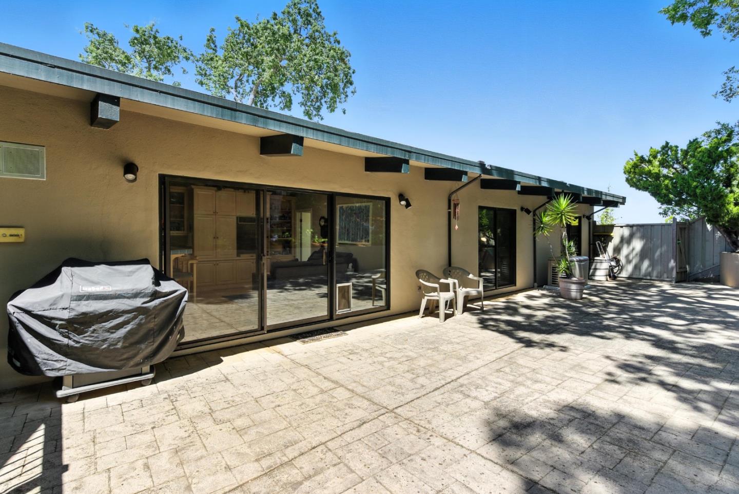 Detail Gallery Image 42 of 57 For 2935 Sherwood Dr, San Carlos,  CA 94070 - 4 Beds | 3/1 Baths