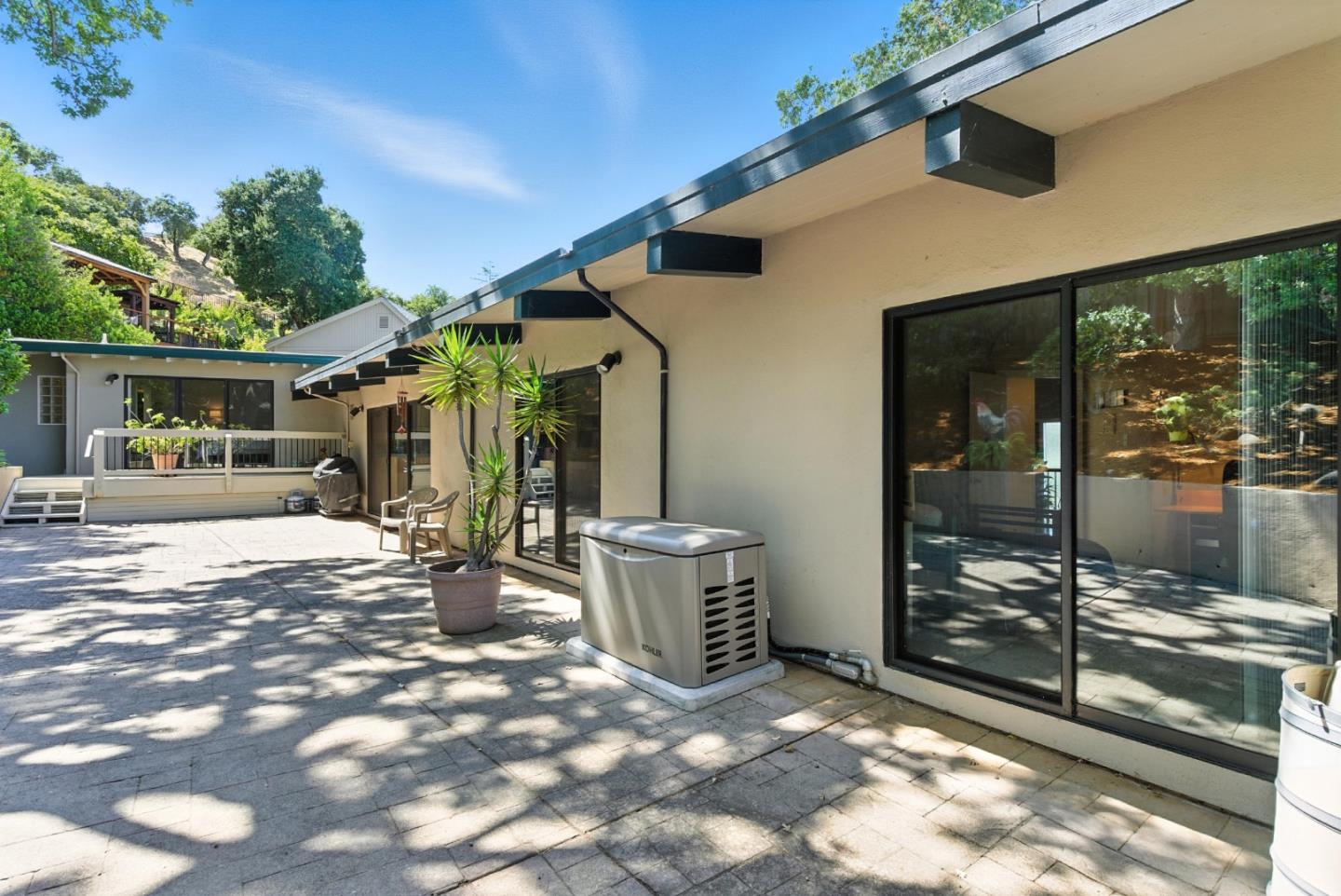 Detail Gallery Image 43 of 57 For 2935 Sherwood Dr, San Carlos,  CA 94070 - 4 Beds | 3/1 Baths