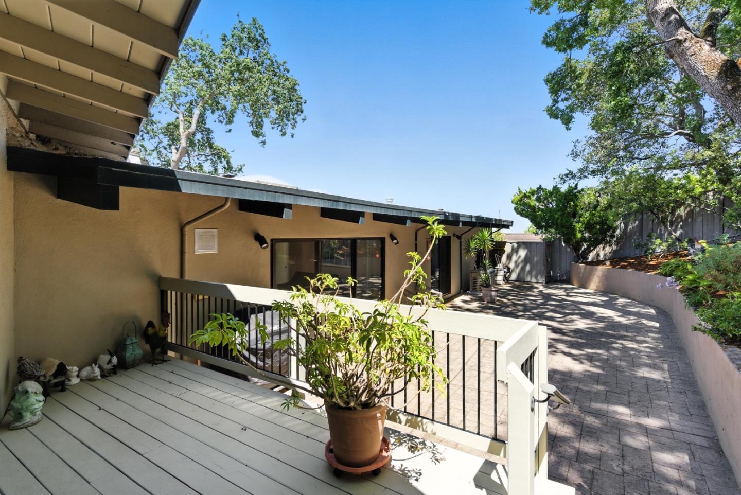 Detail Gallery Image 45 of 57 For 2935 Sherwood Dr, San Carlos,  CA 94070 - 4 Beds | 3/1 Baths