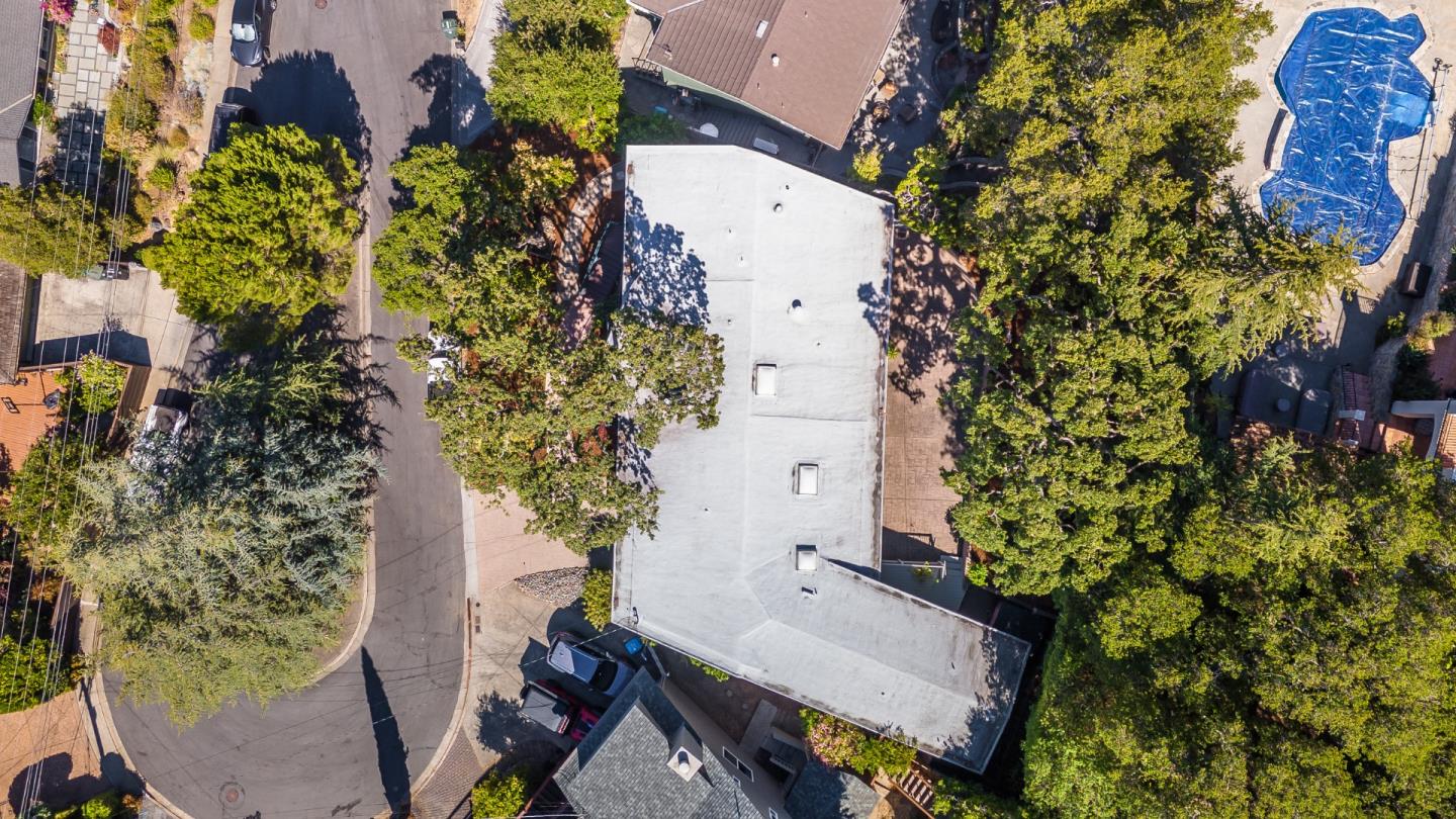 Detail Gallery Image 52 of 57 For 2935 Sherwood Dr, San Carlos,  CA 94070 - 4 Beds | 3/1 Baths
