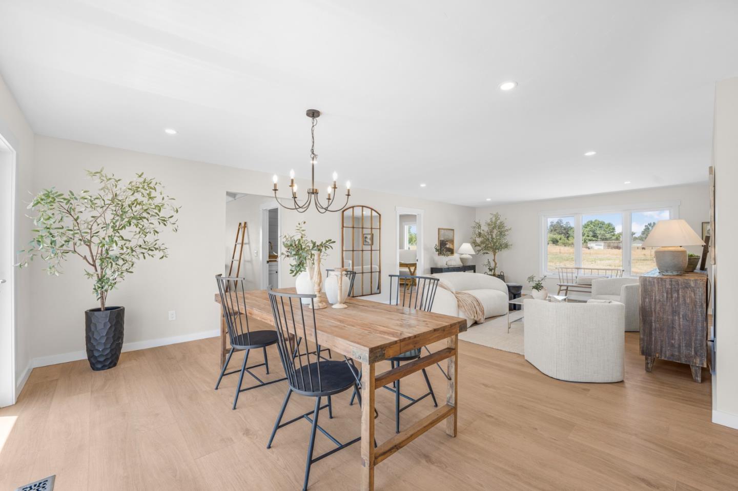 Detail Gallery Image 10 of 36 For 461 Morada Ln, Hollister,  CA 95023 - 3 Beds | 2/1 Baths