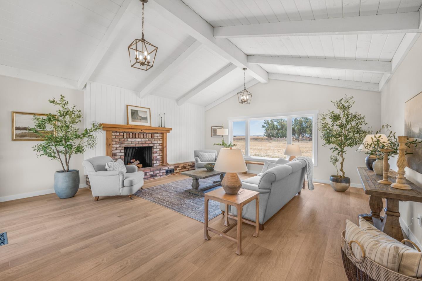 Detail Gallery Image 14 of 36 For 461 Morada Ln, Hollister,  CA 95023 - 3 Beds | 2/1 Baths