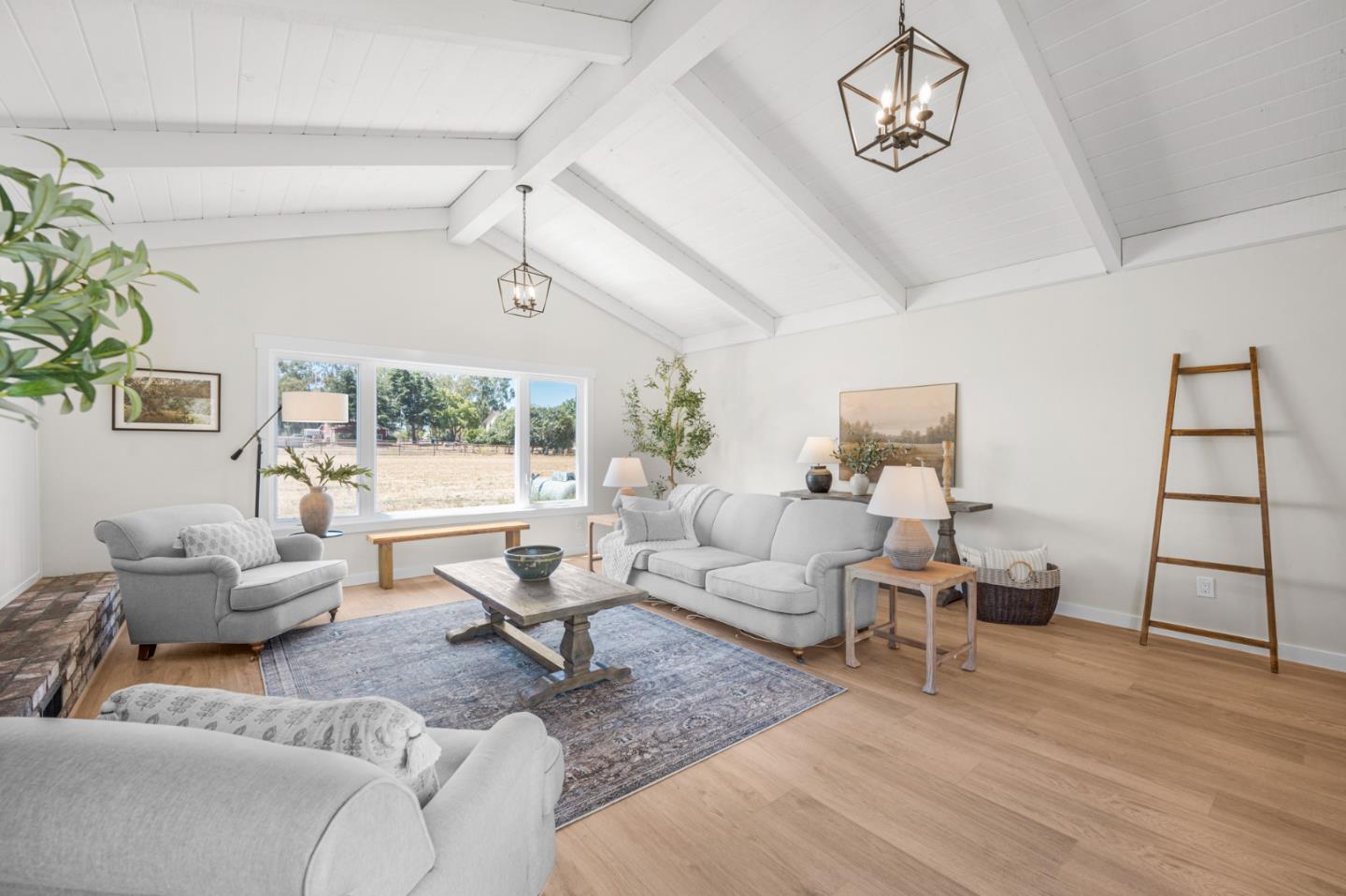 Detail Gallery Image 15 of 36 For 461 Morada Ln, Hollister,  CA 95023 - 3 Beds | 2/1 Baths