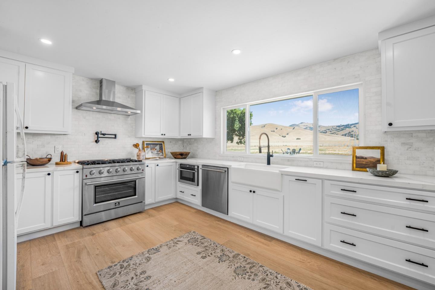 Detail Gallery Image 3 of 36 For 461 Morada Ln, Hollister,  CA 95023 - 3 Beds | 2/1 Baths