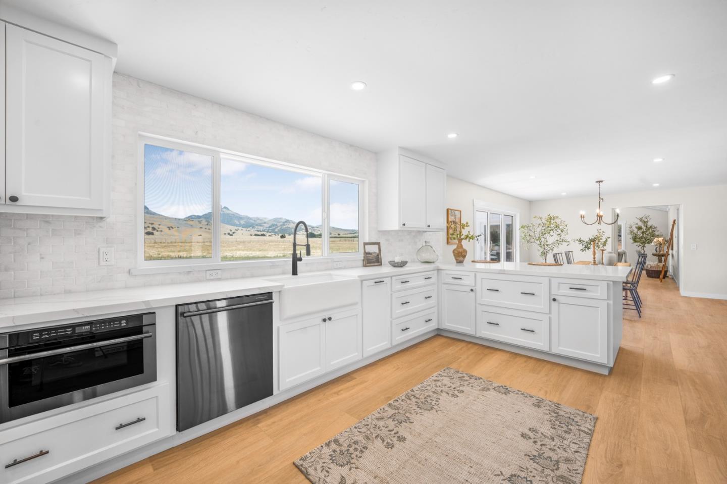 Detail Gallery Image 4 of 36 For 461 Morada Ln, Hollister,  CA 95023 - 3 Beds | 2/1 Baths