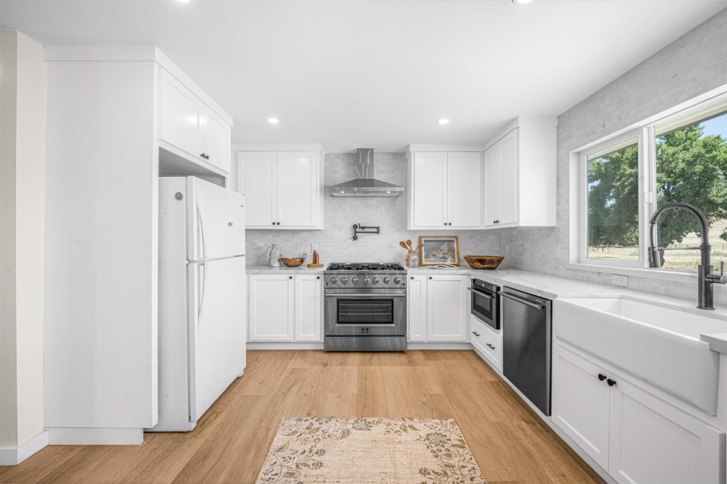Detail Gallery Image 5 of 36 For 461 Morada Ln, Hollister,  CA 95023 - 3 Beds | 2/1 Baths