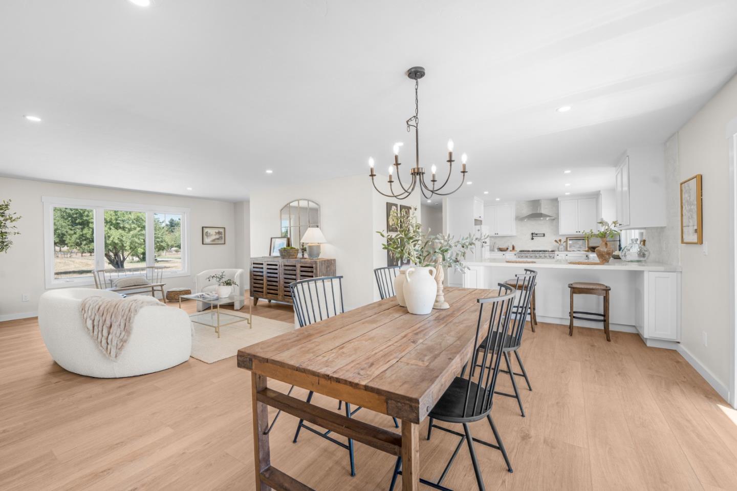 Detail Gallery Image 7 of 36 For 461 Morada Ln, Hollister,  CA 95023 - 3 Beds | 2/1 Baths