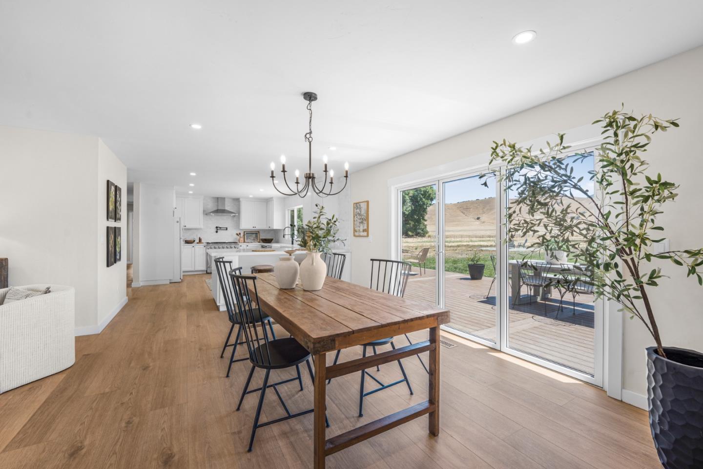 Detail Gallery Image 9 of 36 For 461 Morada Ln, Hollister,  CA 95023 - 3 Beds | 2/1 Baths