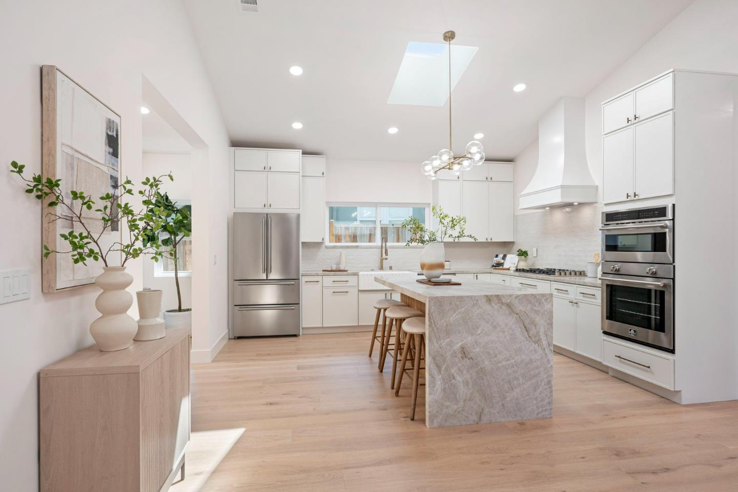 Detail Gallery Image 15 of 50 For 1202 Sanchez Ave, Burlingame,  CA 94010 - 3 Beds | 2 Baths