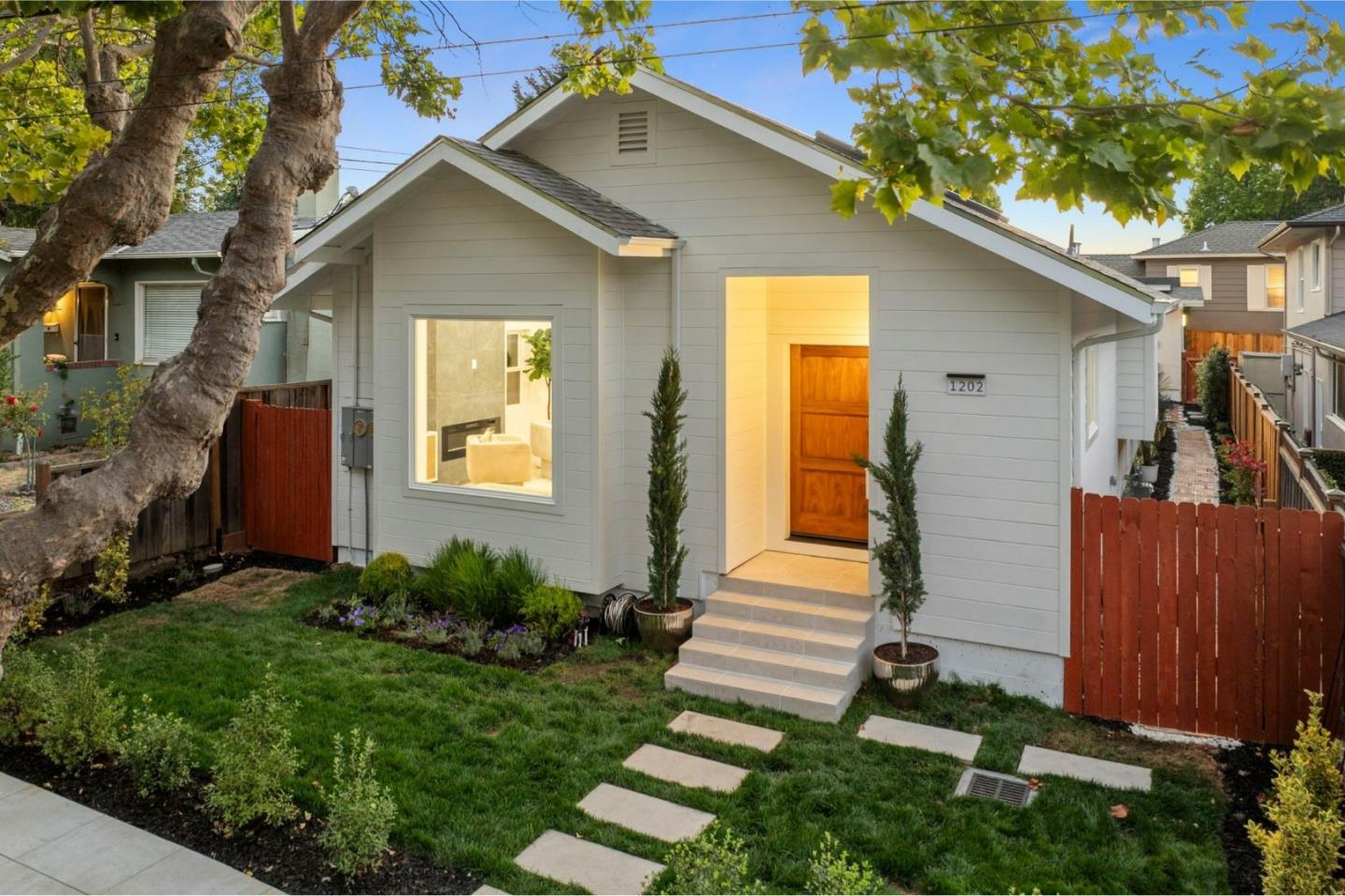Detail Gallery Image 2 of 50 For 1202 Sanchez Ave, Burlingame,  CA 94010 - 3 Beds | 2 Baths