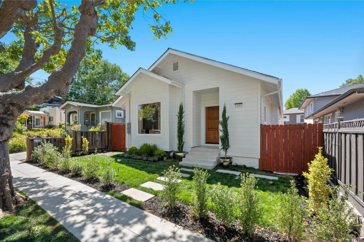 Detail Gallery Image 3 of 50 For 1202 Sanchez Ave, Burlingame,  CA 94010 - 3 Beds | 2 Baths