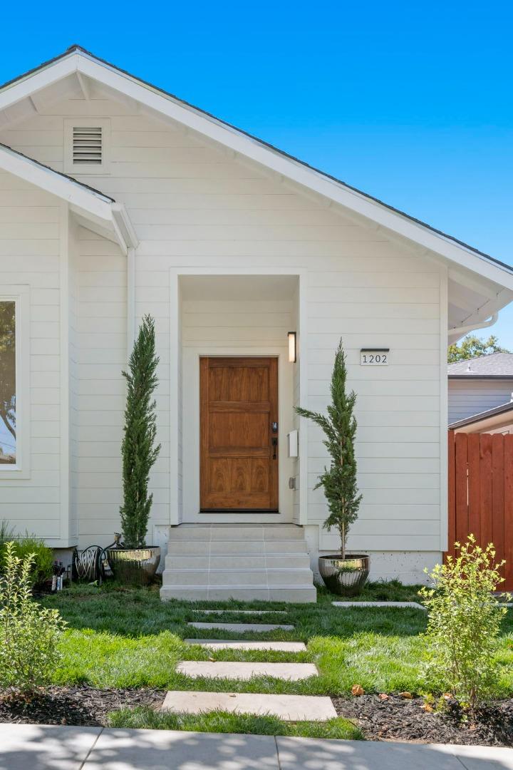 Detail Gallery Image 4 of 50 For 1202 Sanchez Ave, Burlingame,  CA 94010 - 3 Beds | 2 Baths